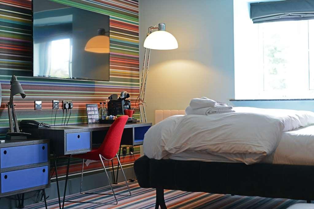 Village Hotel Κάρντιφ Δωμάτιο φωτογραφία