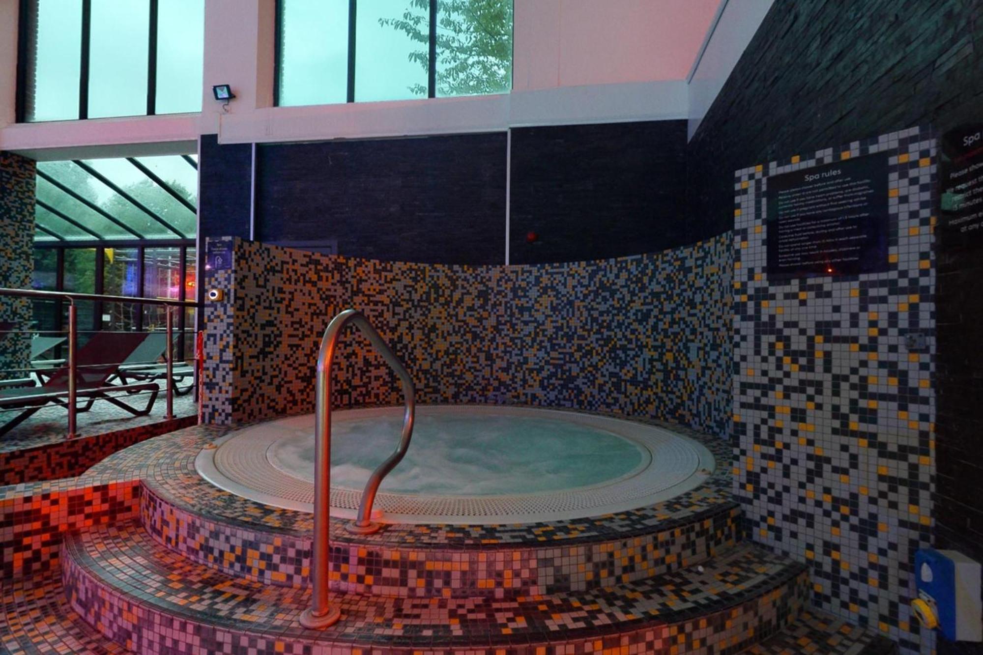 Village Hotel Κάρντιφ Εξωτερικό φωτογραφία